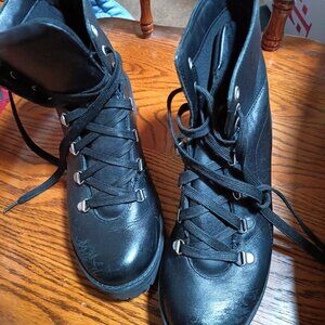 STEVE MADDEN BUMPER  LACE UP BOOTS FOR WOMEN SIZE 8